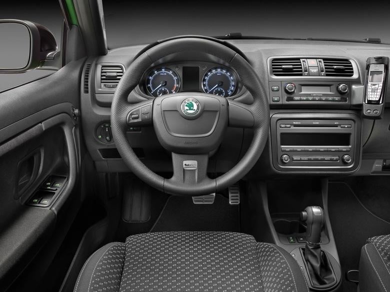 Co je potřeba k montáži aftermarket autorádia do Škoda Fabia 2 / Roomster?