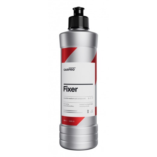 Středně hrubá lešticí pasta CarPro Fixer (250 ml)