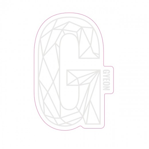 Samolepka Gyeon G Sticker White (100 mm x 65,6 mm)